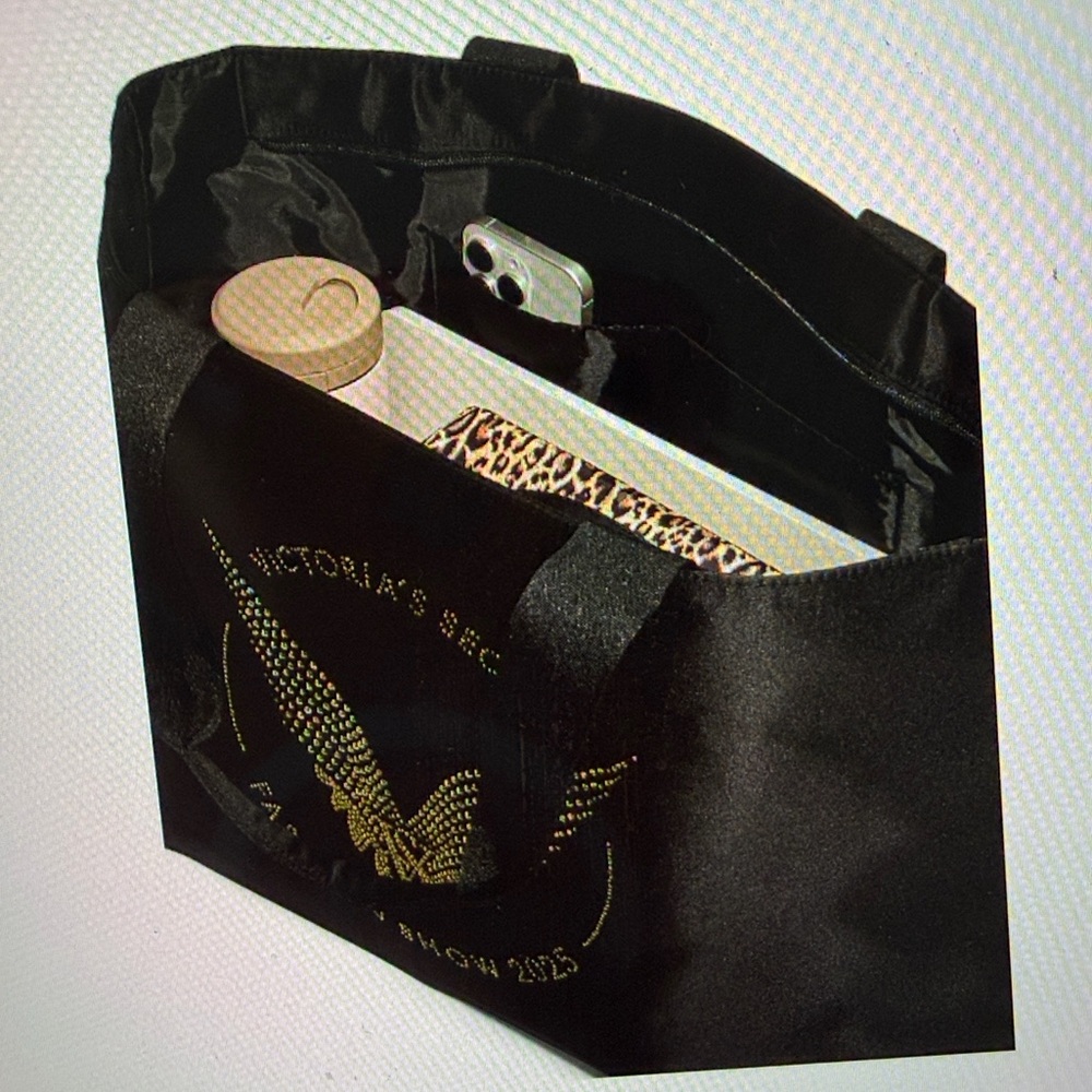 🪽 VICTORIA’S SECRET FASHION SHOW TOTE 🪽 NWT 🪽 - Picture 11 of 16